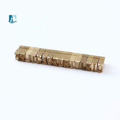 Messingbriefe mit individuellem Logo 2mm-15mm Größe OEM Messingmaterial Goldbeschichtung